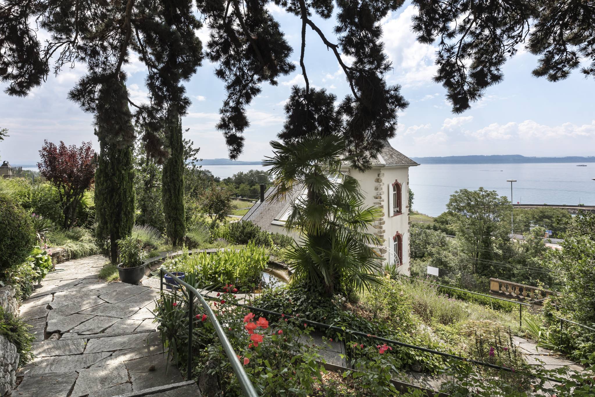 Maison de maître avec dépendance de 3.5 pièces en ville de Neuchâtel