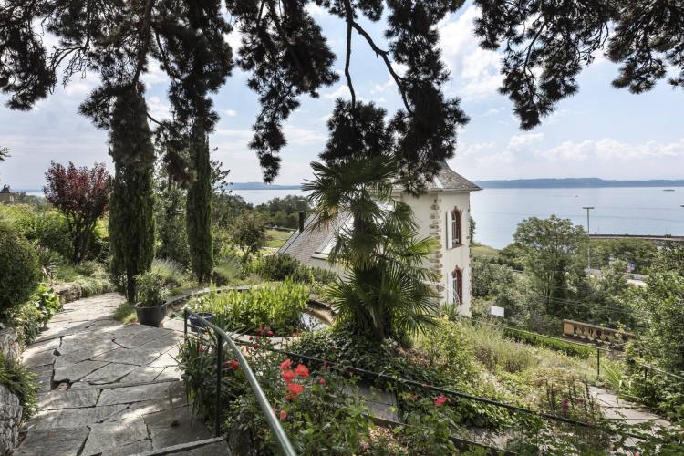 Maison de maître avec dépendance de 3.5 pièces en ville de Neuchâtel