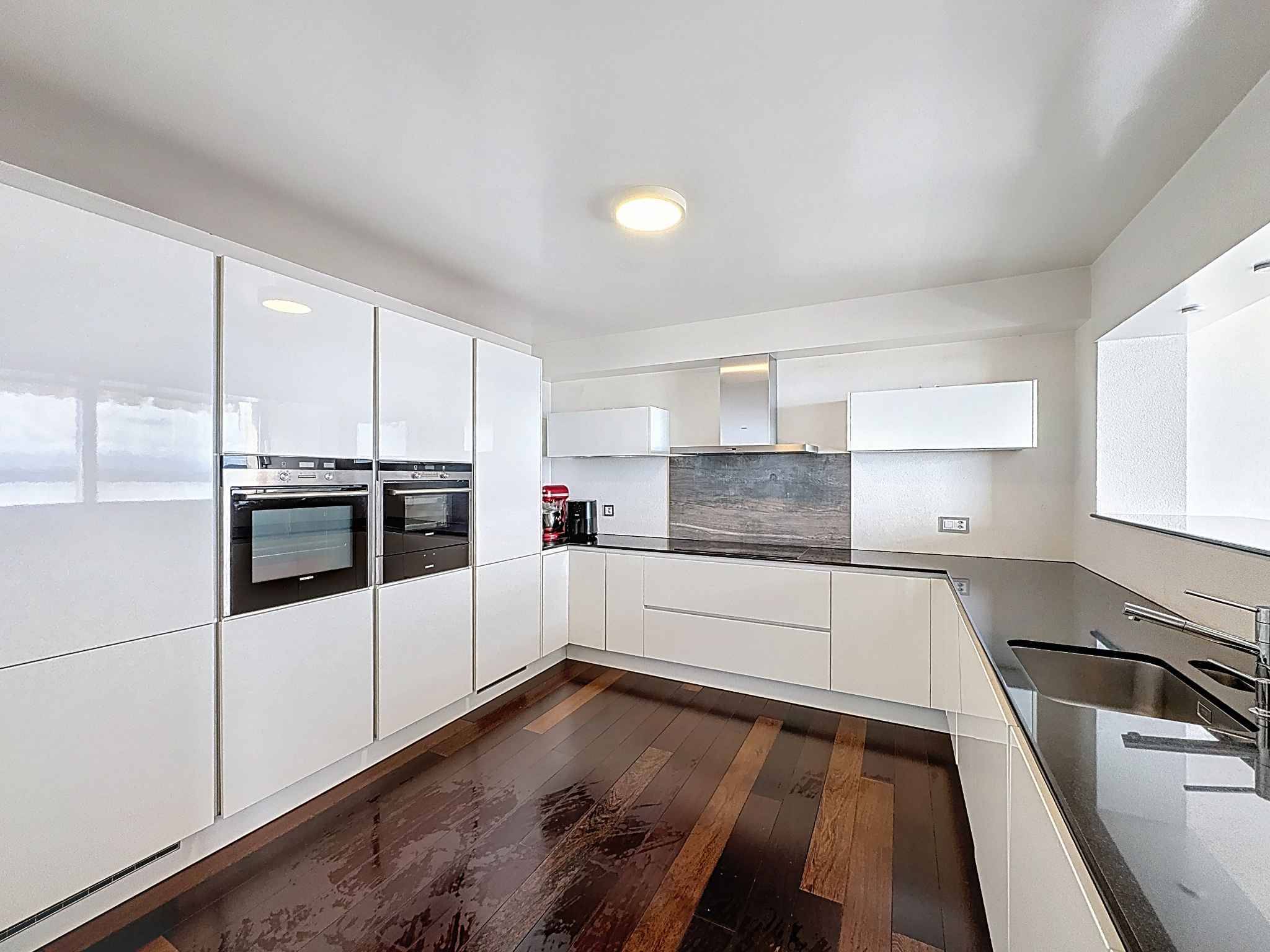 Penthouse de standing de 6,5 pièces dominant le lac et les montagnes