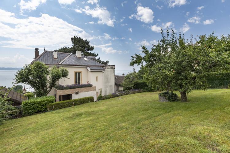 Maison de maître avec dépendance de 3.5 pièces en ville de Neuchâtel