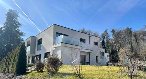 Villa contemporaine de 6.5 pièces dans les hauteurs de Neuchâtel