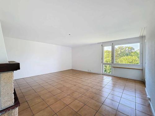 Appartement 4.5 pièces lumineux avec balcon et place de parc