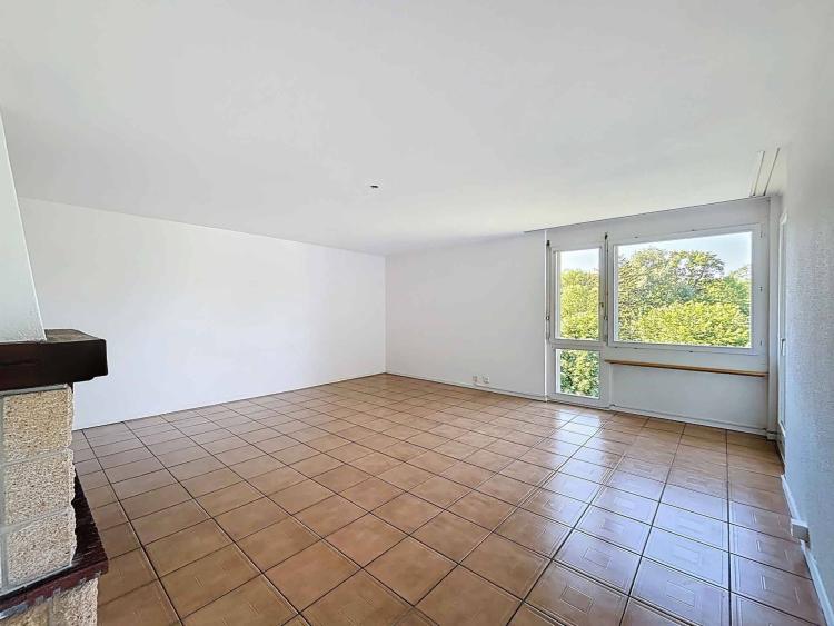 Appartement 4.5 pièces lumineux avec balcon et place de parc