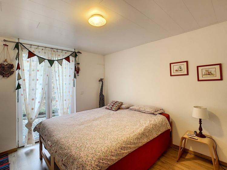 Villa contemporaine avec belle vue sur la ville et le lac de Neuchâtel