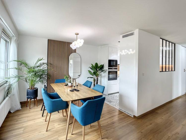 Appartement rénové de 4,5 pièces avec vue sur le lac