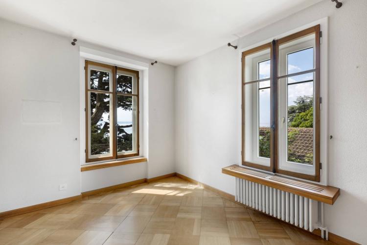 Maison de maître avec dépendance de 3.5 pièces en ville de Neuchâtel