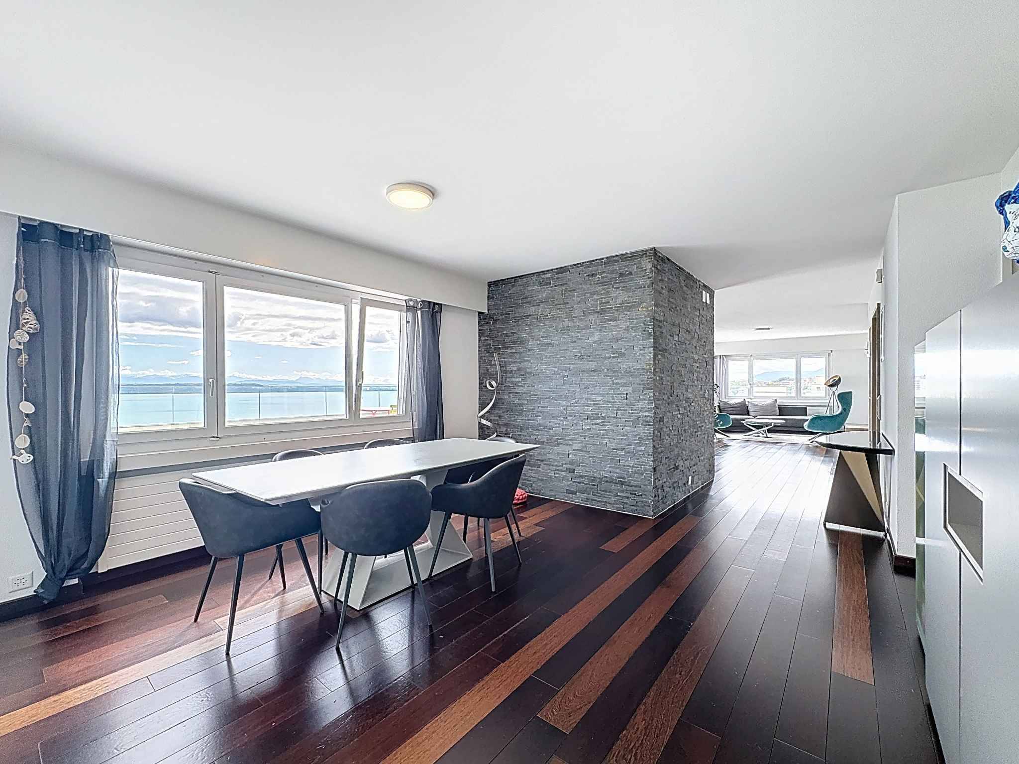 Penthouse de standing de 6,5 pièces dominant le lac et les montagnes
