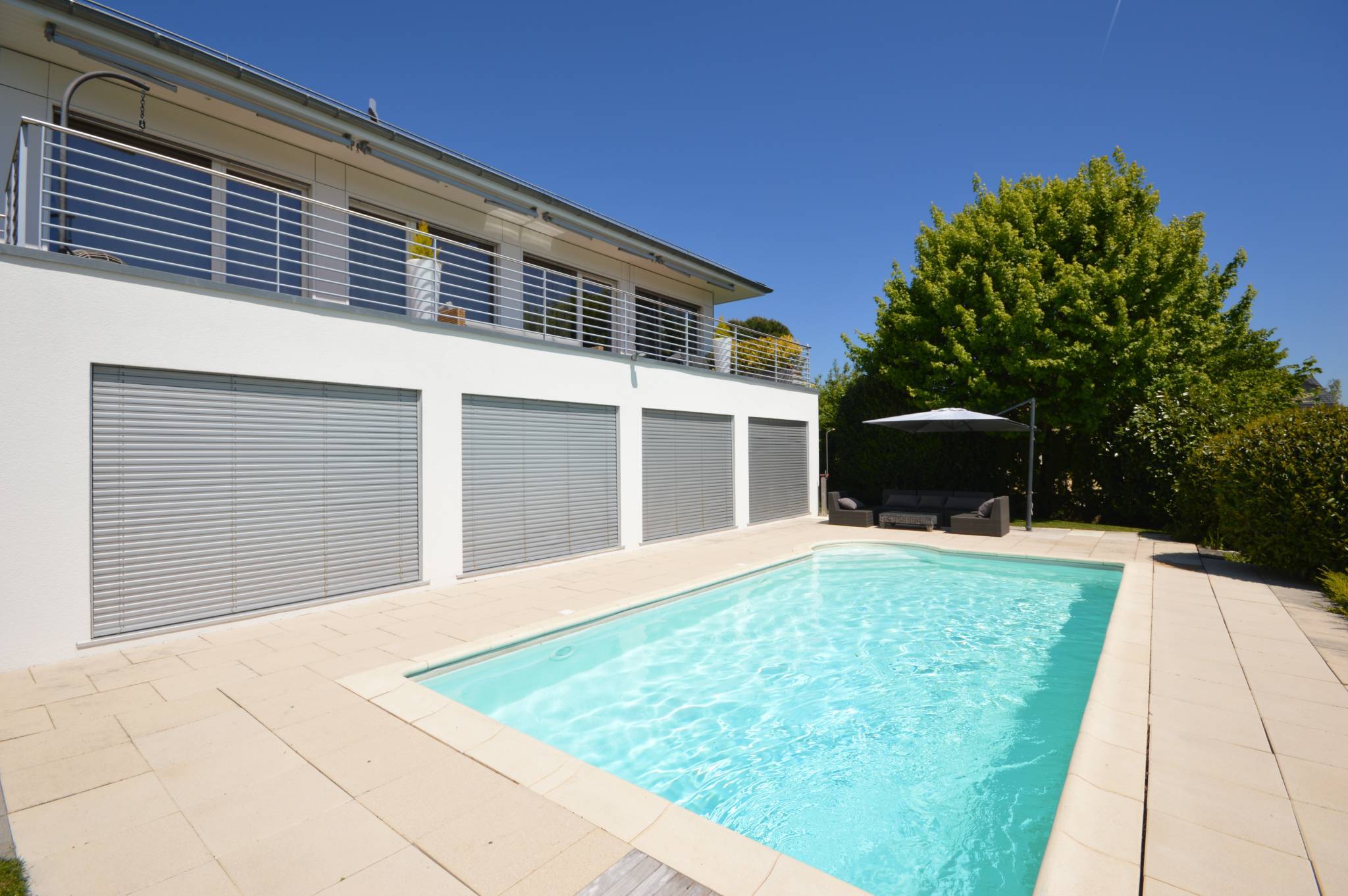 Villa contemporaine de 5.5 pièces avec piscine et vue panoramique