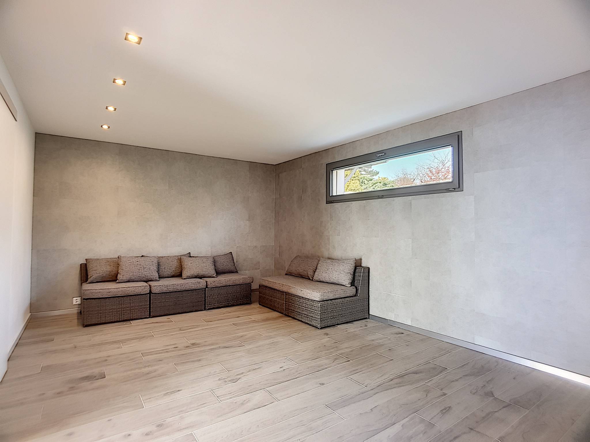 Villa contemporaine de 5.5 pièces avec piscine et vue panoramique