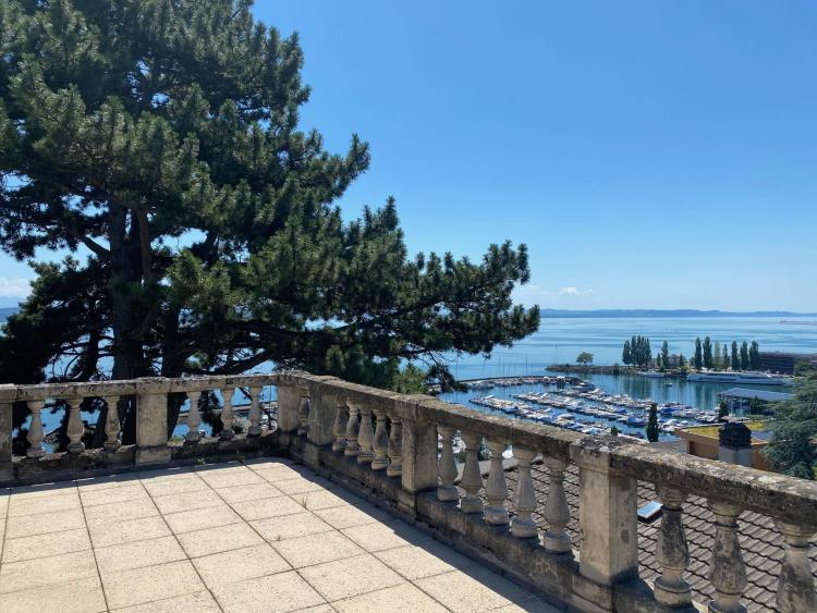 Maison de maître avec dépendance de 3.5 pièces en ville de Neuchâtel