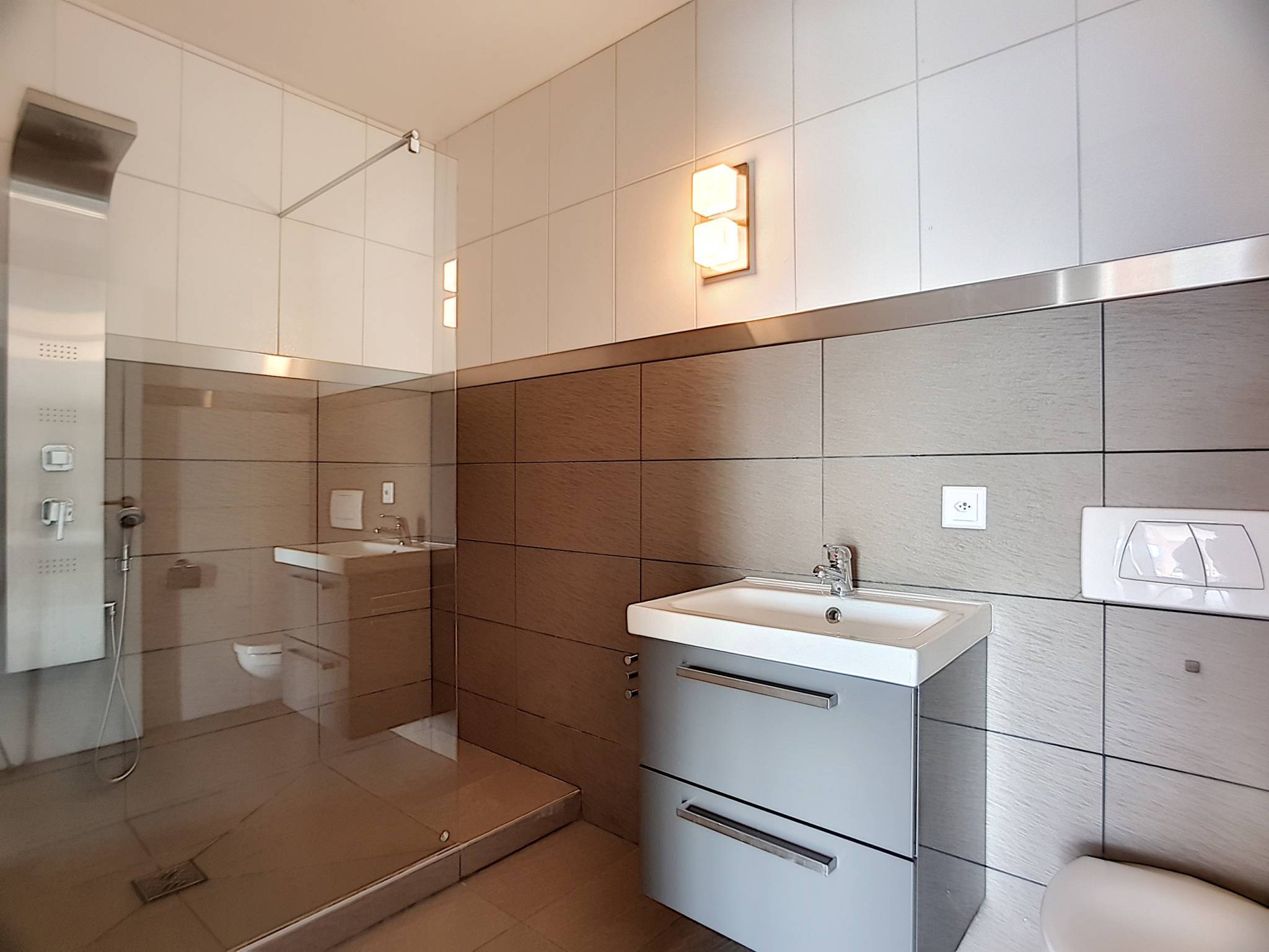 Villa contemporaine de 5.5 pièces avec piscine et vue panoramique