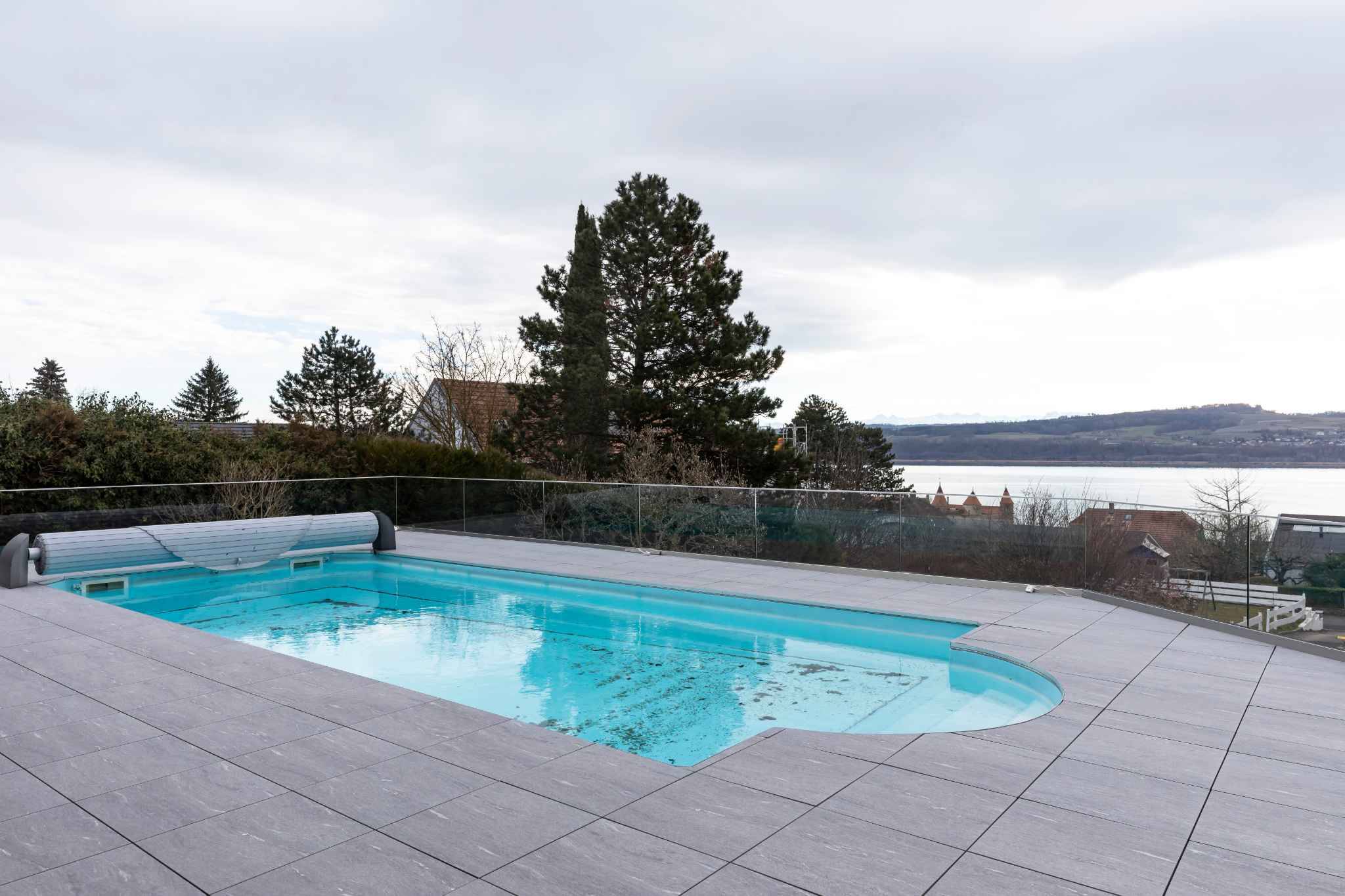 Superbe propriété de 10.5 pièces avec piscine et vue panoramique