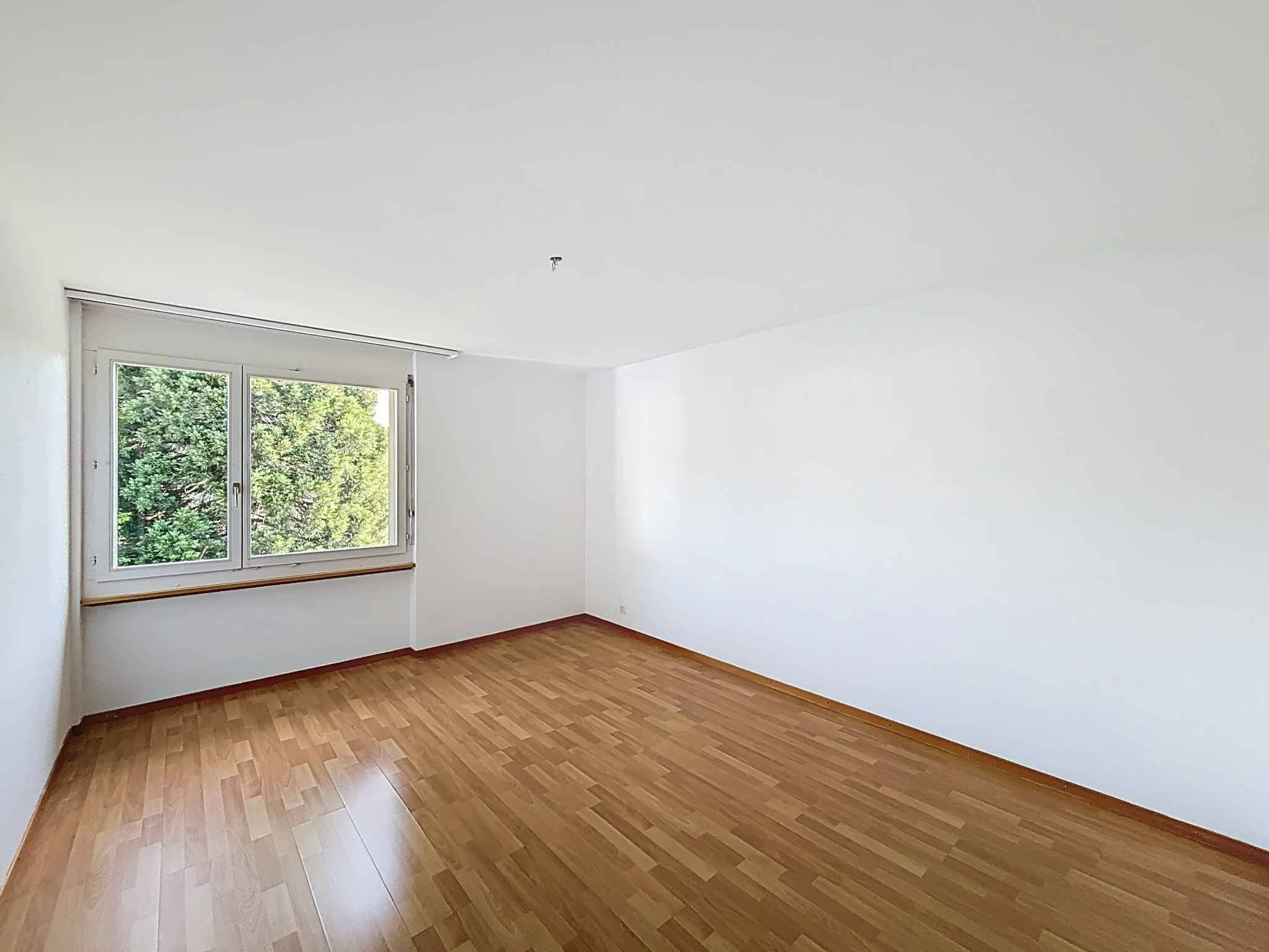 Appartement 4.5 pièces lumineux avec balcon et place de parc