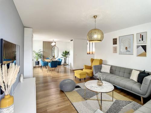 Appartement rénové de 4,5 pièces avec vue sur le lac