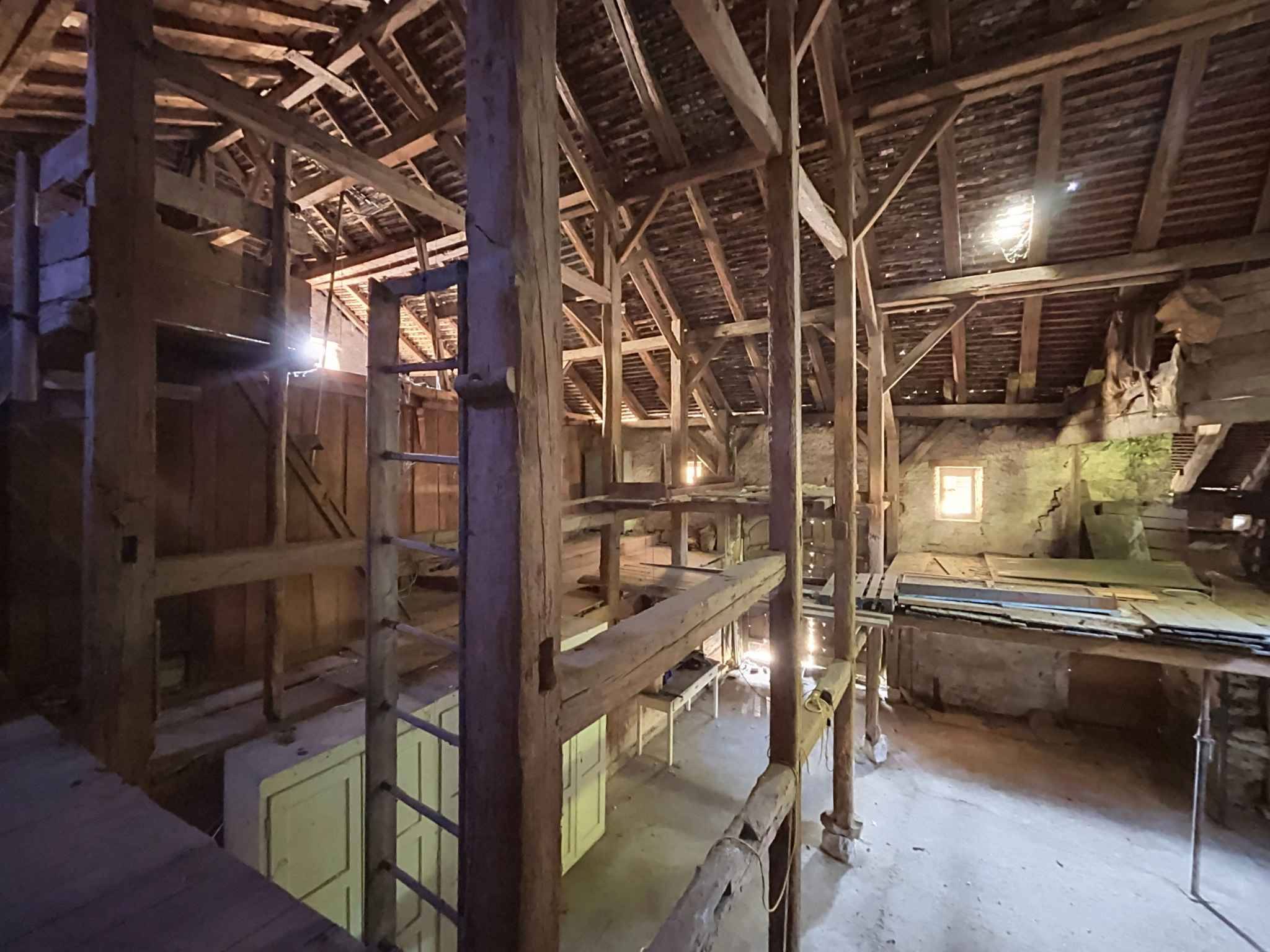 Ferme villageoise de caractère à réinventer au cœur d’Areuse
