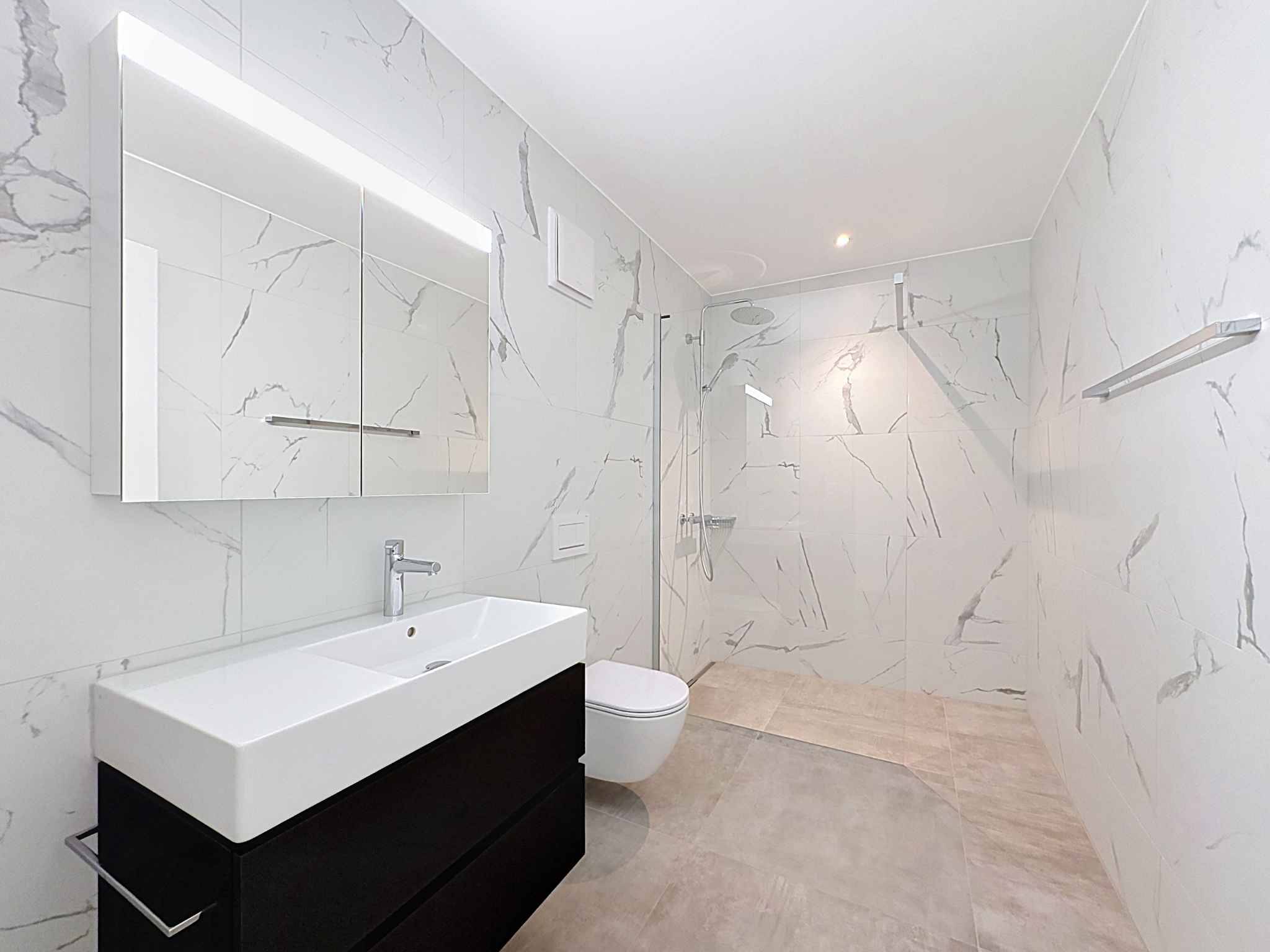 Élégance contemporaine et art de vivre dans un appartement neuf