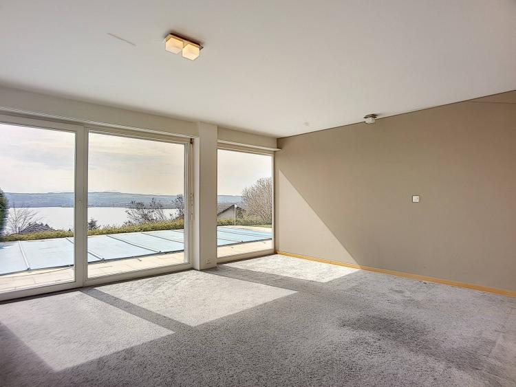 Villa contemporaine de 5.5 pièces avec piscine et vue panoramique