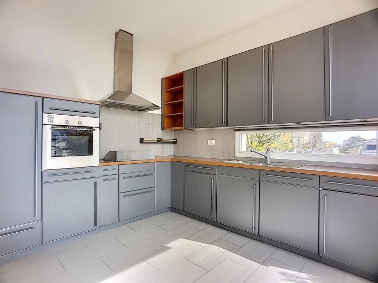Villa contemporaine de 5.5 pièces avec piscine et vue panoramique