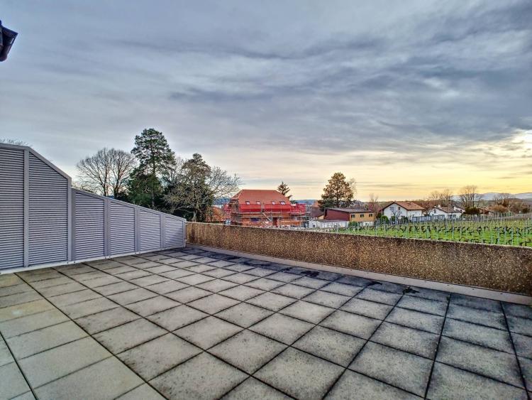 Appartement-villa de 5,5 pièces avec 3 terrasses et garage double