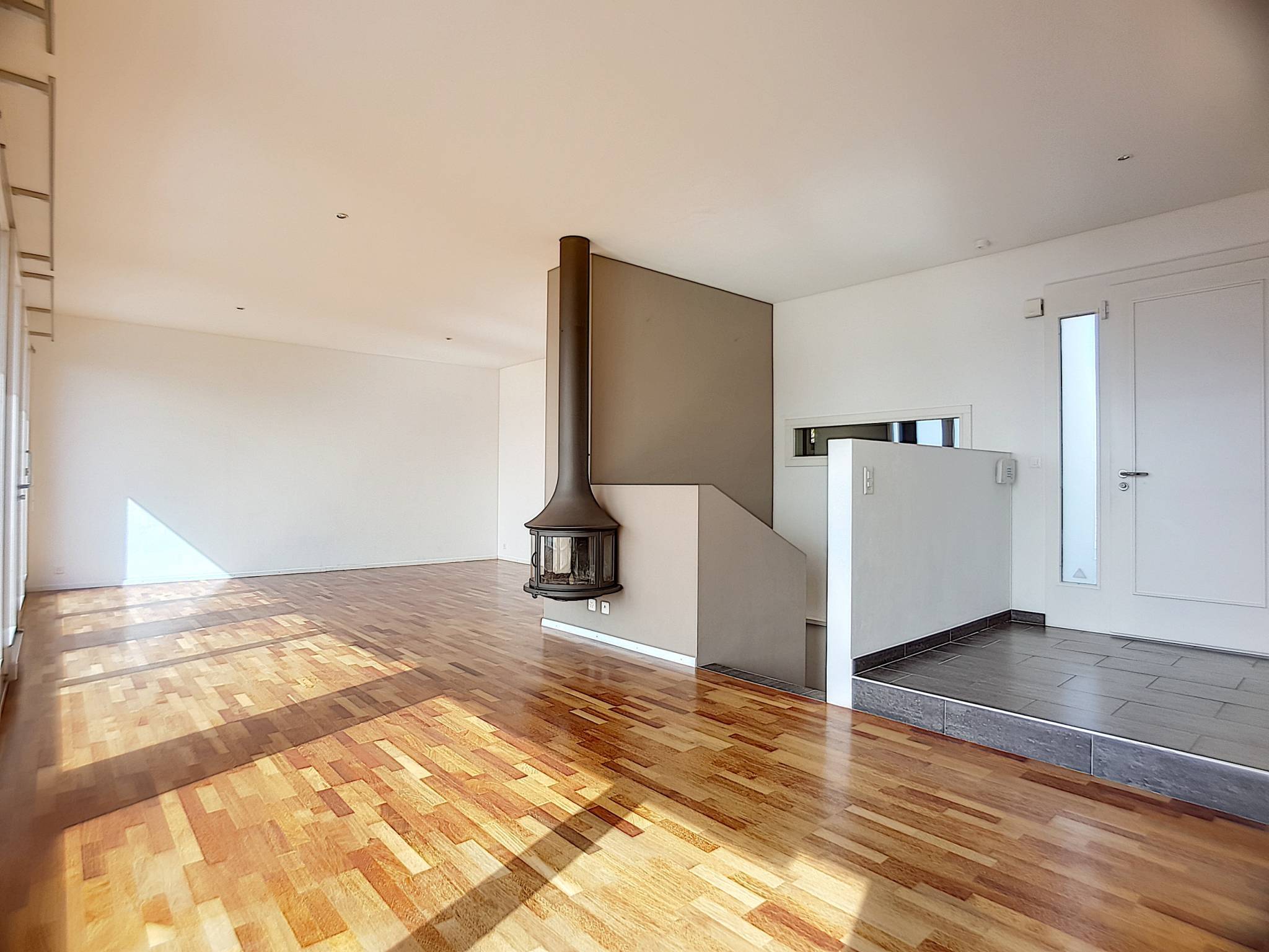 Villa contemporaine de 5.5 pièces avec piscine et vue panoramique