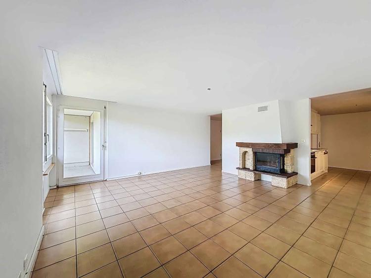 Appartement 4.5 pièces lumineux avec balcon et place de parc