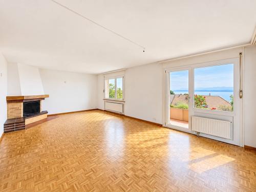 Un appartement généreux avec vue sur le lac et les Alpes