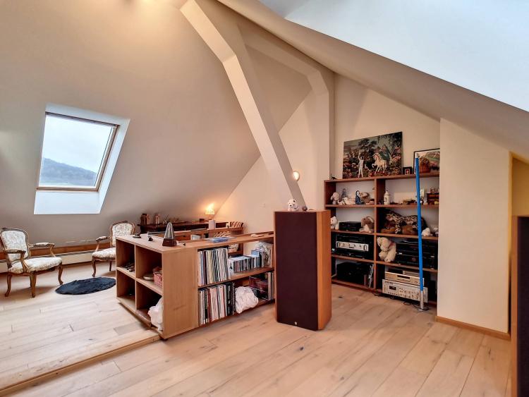 Appartement-villa de 5,5 pièces avec 3 terrasses et garage double