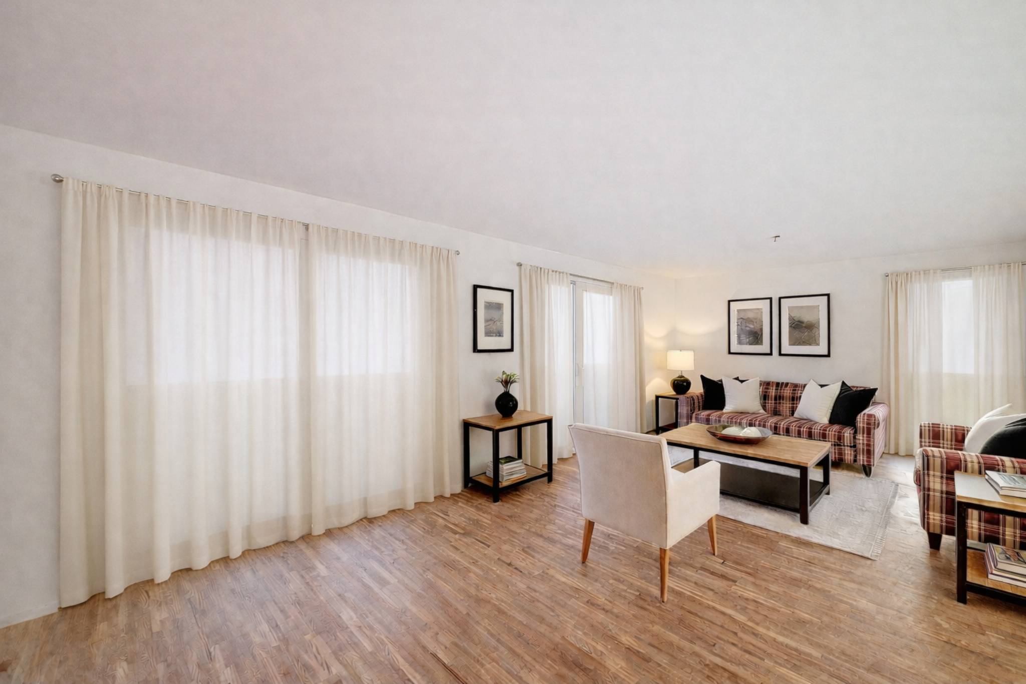 Appartement de 3.5 pièces neuf au rez-de-chaussée avec terrasse