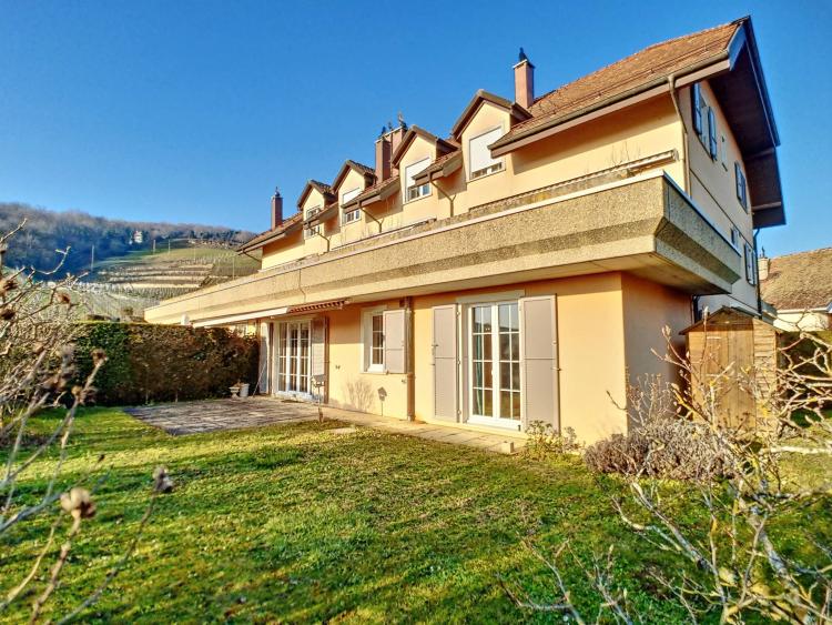 Appartement de 3.5 pièces de plain-pied avec terrasse et jardin