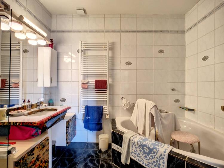 Appartement de 3.5 pièces de plain-pied avec terrasse et jardin