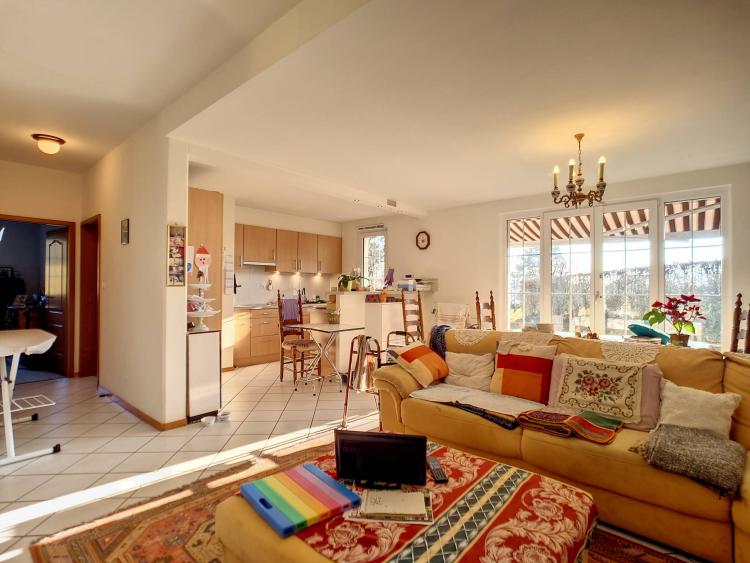 Appartement de 3.5 pièces de plain-pied avec terrasse et jardin
