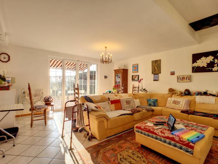 Appartement de 3.5 pièces de plain-pied avec terrasse et jardin