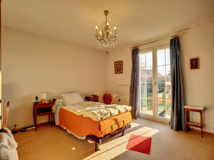 Appartement de 3.5 pièces de plain-pied avec terrasse et jardin