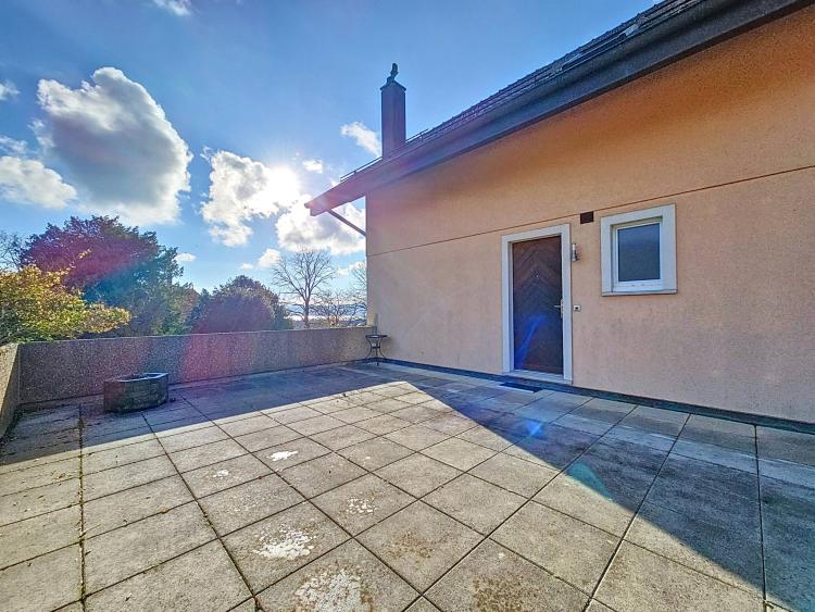 Appartement de 5.5 pièces avec deux terrasses et vue sur le lac de Neuchâtel