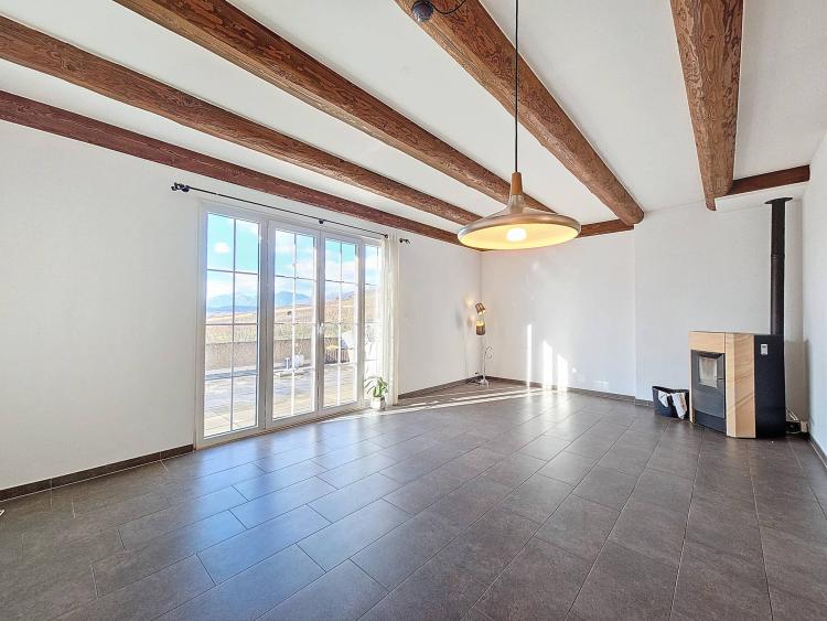 Appartement de 5.5 pièces avec deux terrasses et vue sur le lac de Neuchâtel