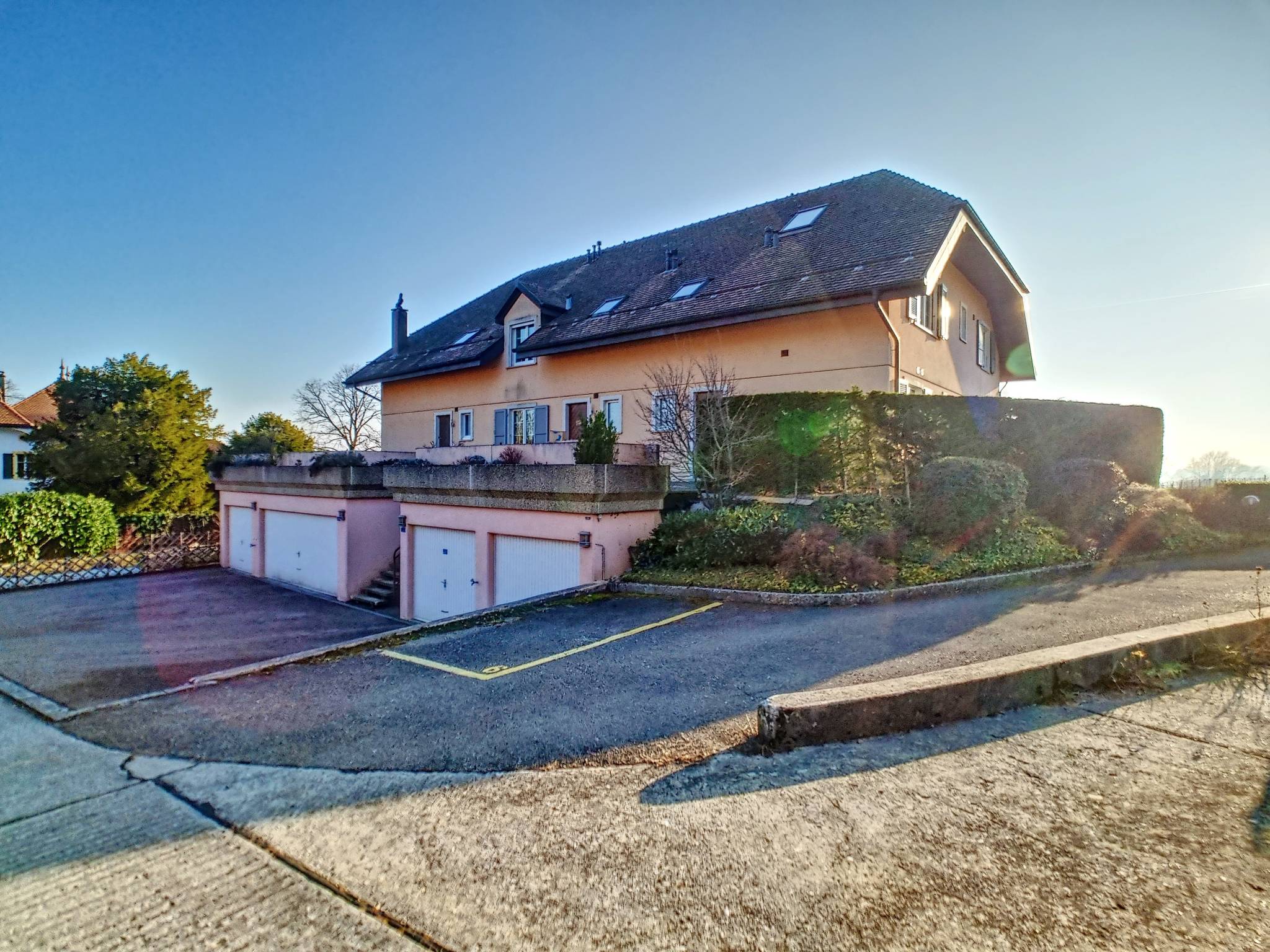 Appartement de 3.5 pièces de plain-pied avec terrasse et jardin