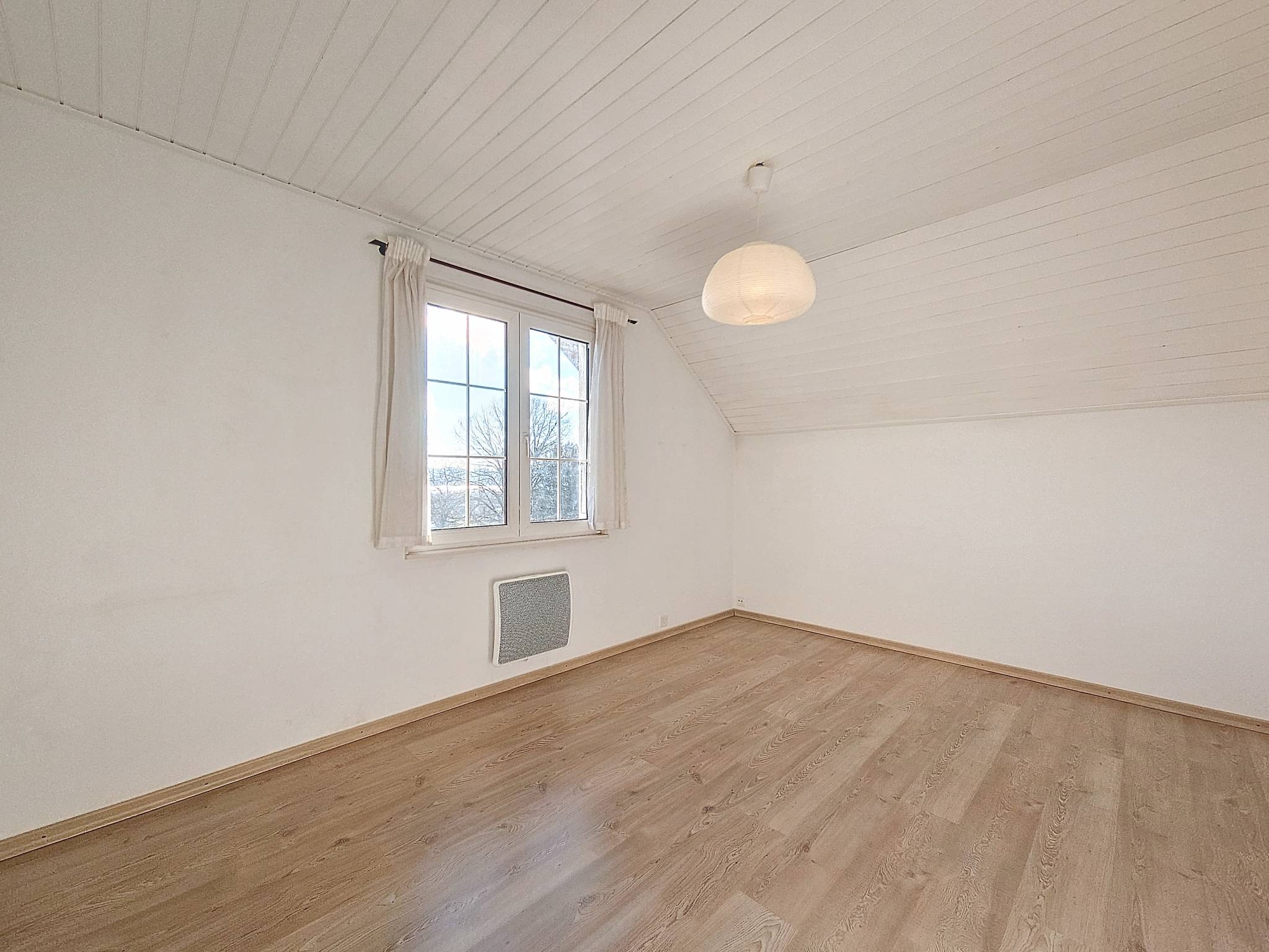 Appartement de 5.5 pièces avec deux terrasses et vue sur le lac de Neuchâtel