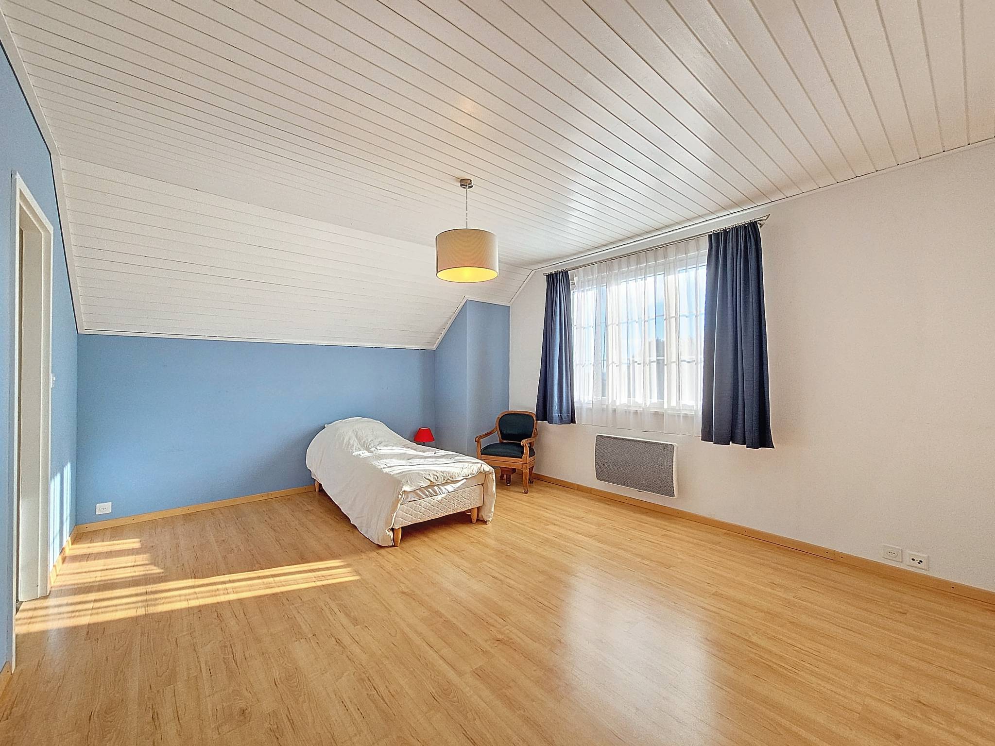 Appartement de 5.5 pièces avec deux terrasses et vue sur le lac de Neuchâtel