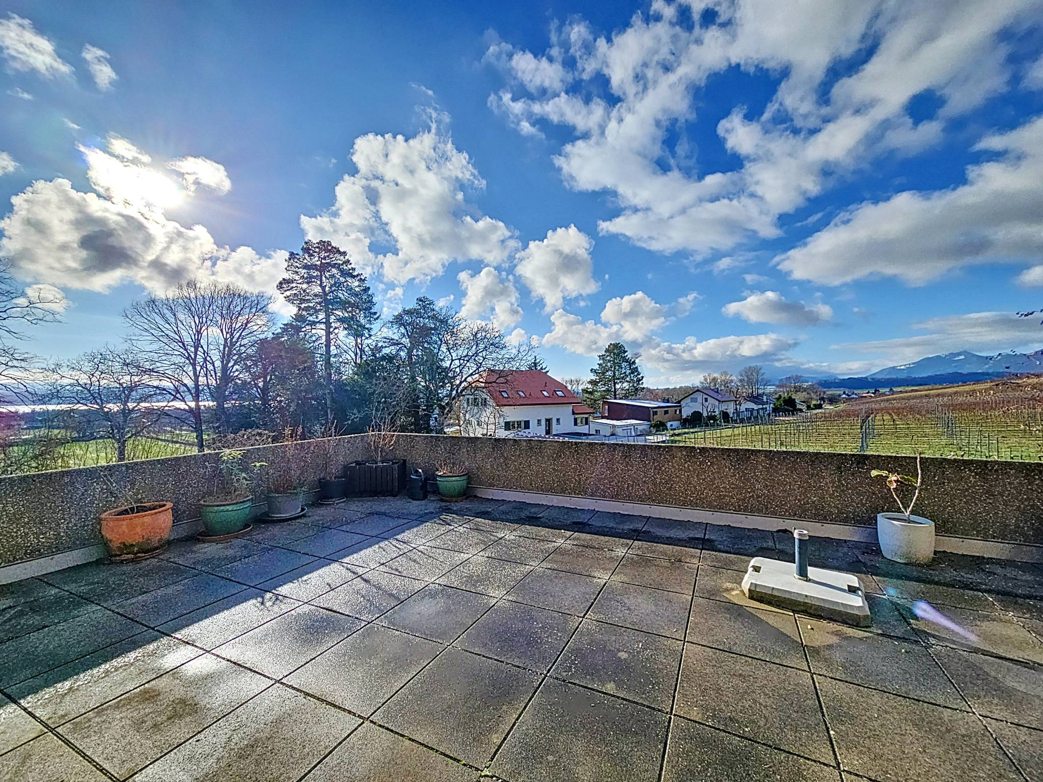 Appartement de 5.5 pièces avec deux terrasses et vue sur le lac de Neuchâtel
