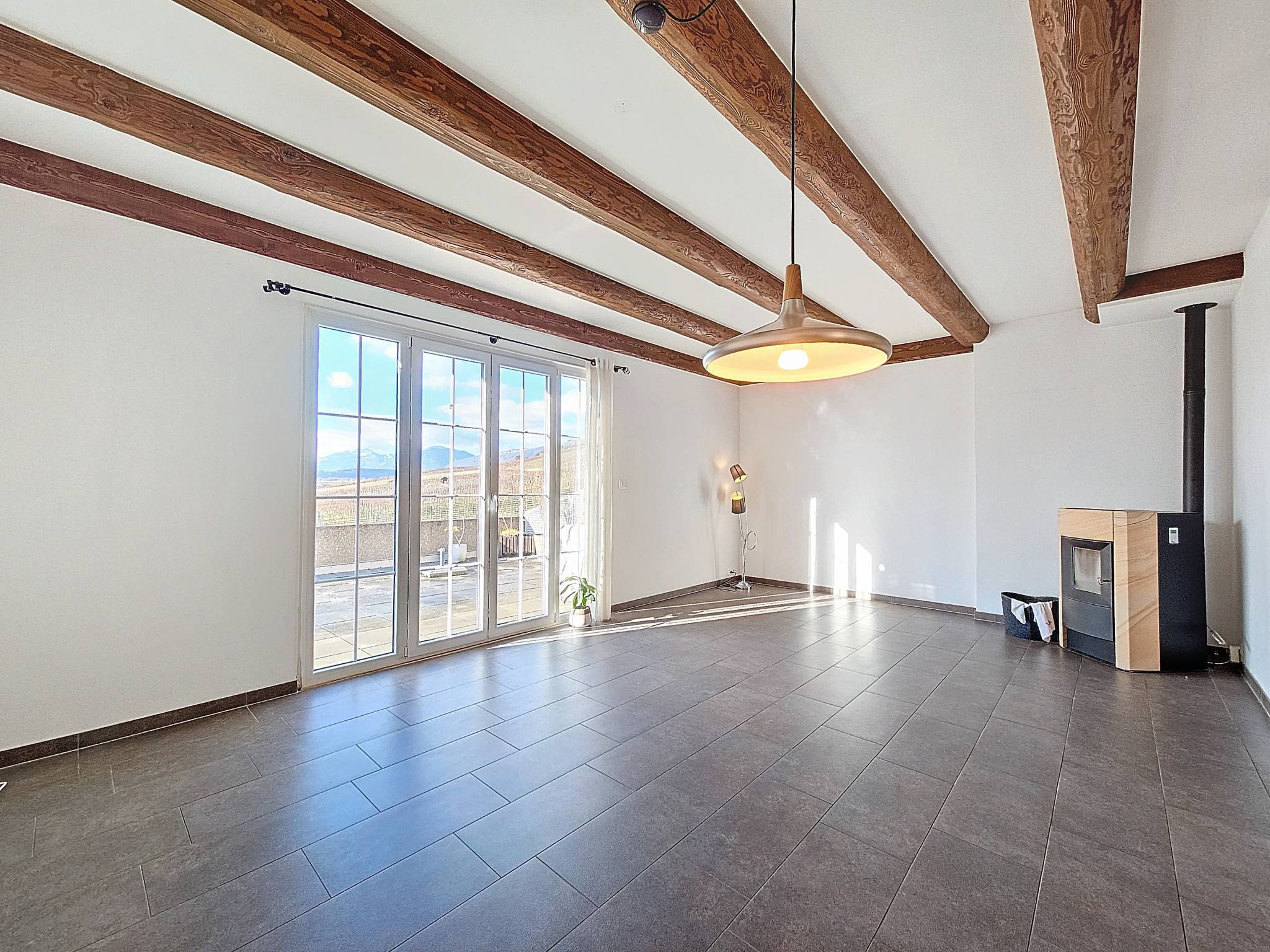 Appartement de 5.5 pièces avec deux terrasses et vue sur le lac de Neuchâtel