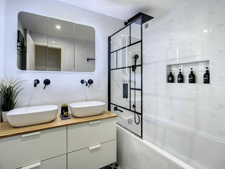 Appartement rénové de 4,5 pièces avec vue sur le lac