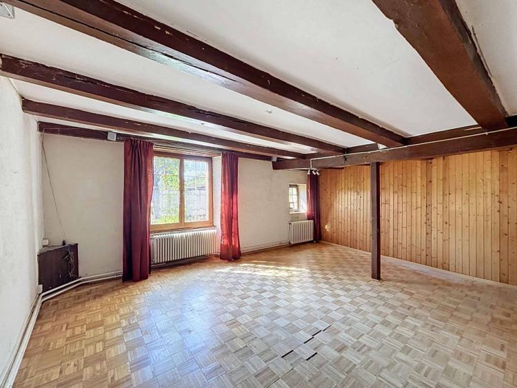 Ferme villageoise de caractère à réinventer au cœur d’Areuse