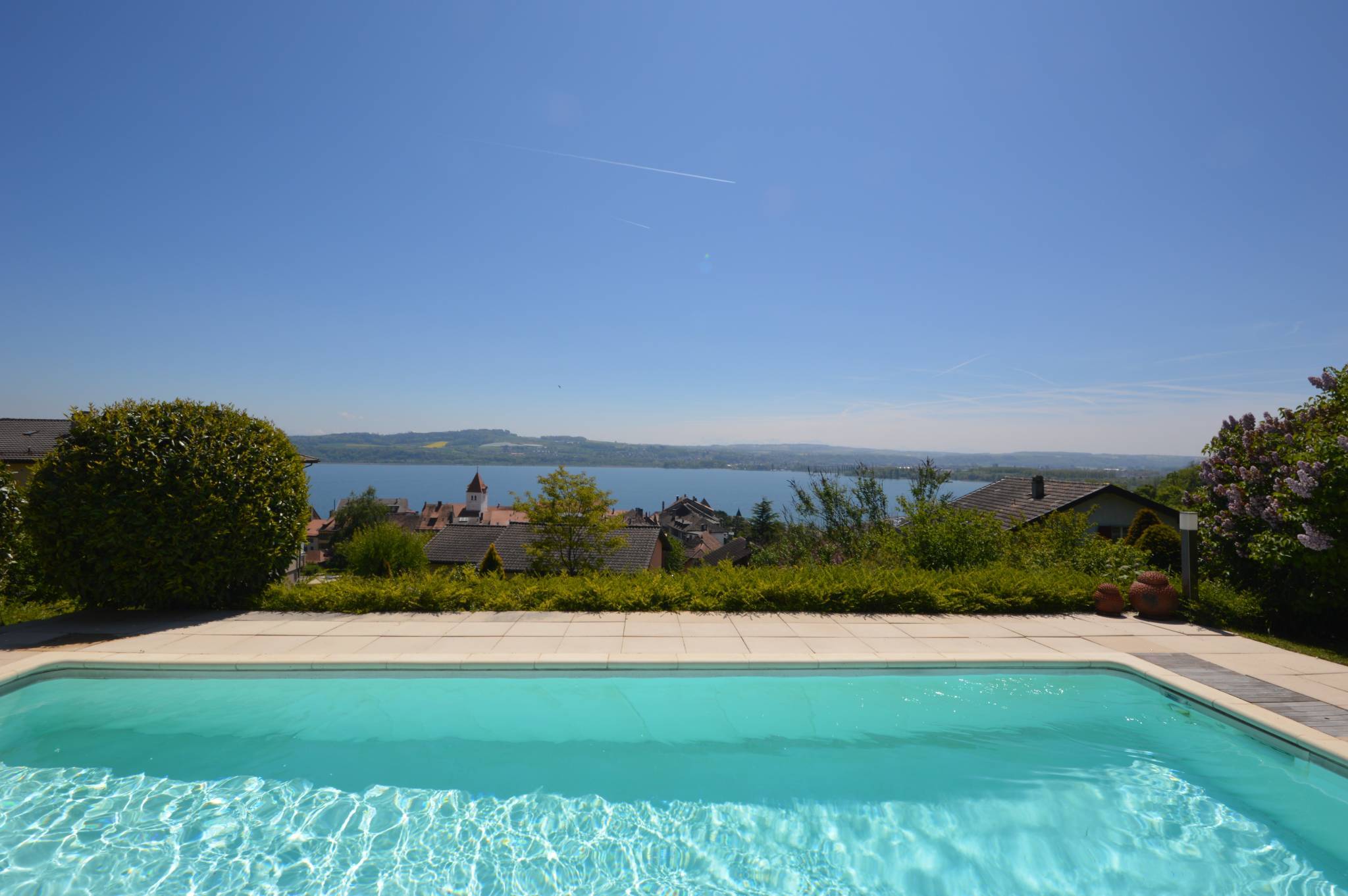 Villa contemporaine de 5.5 pièces avec piscine et vue panoramique