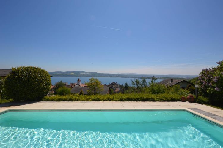 Villa contemporaine de 5.5 pièces avec piscine et vue panoramique