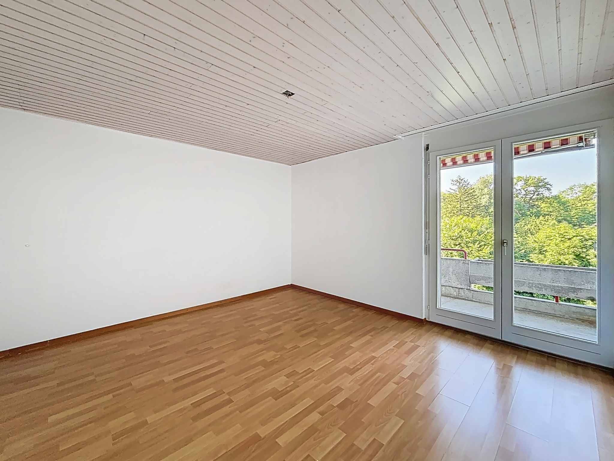 Appartement 4.5 pièces lumineux avec balcon et place de parc