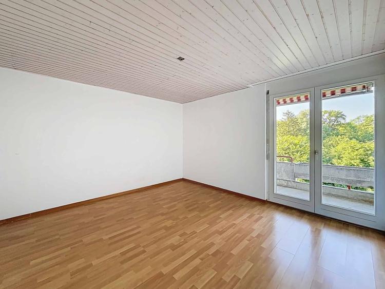 Appartement 4.5 pièces lumineux avec balcon et place de parc