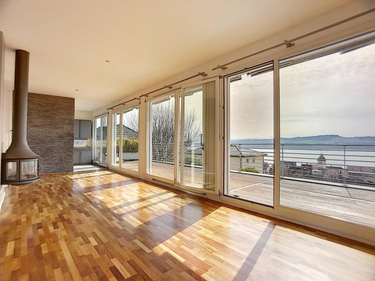 Villa contemporaine de 5.5 pièces avec piscine et vue panoramique