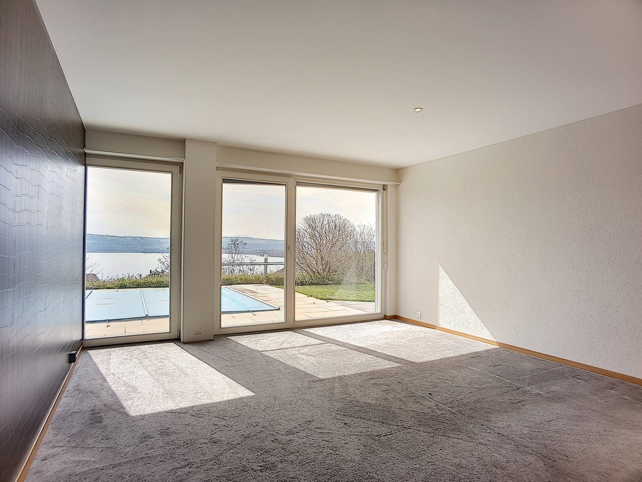 Villa contemporaine de 5.5 pièces avec piscine et vue panoramique