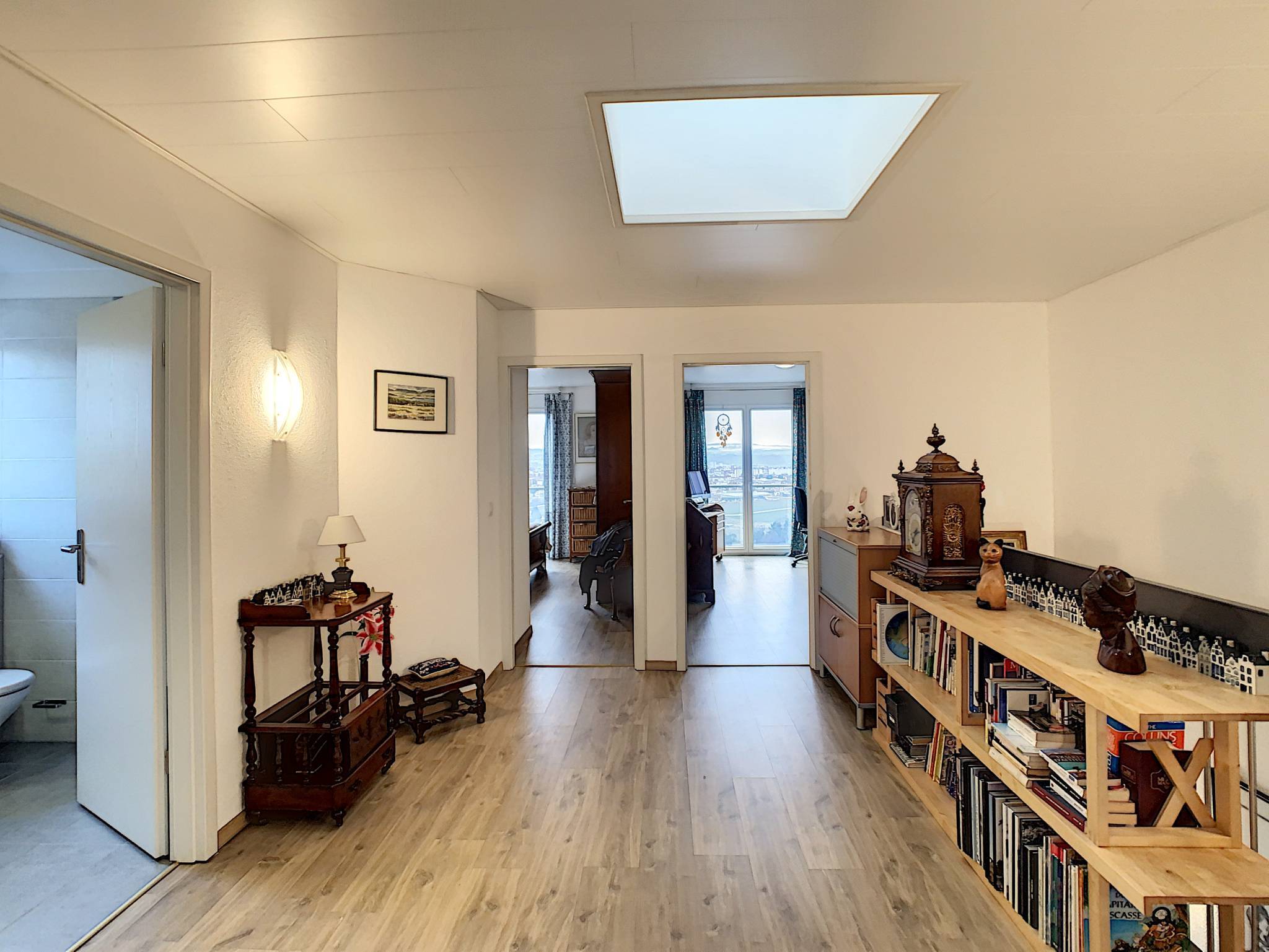 Villa contemporaine avec belle vue sur la ville et le lac de Neuchâtel