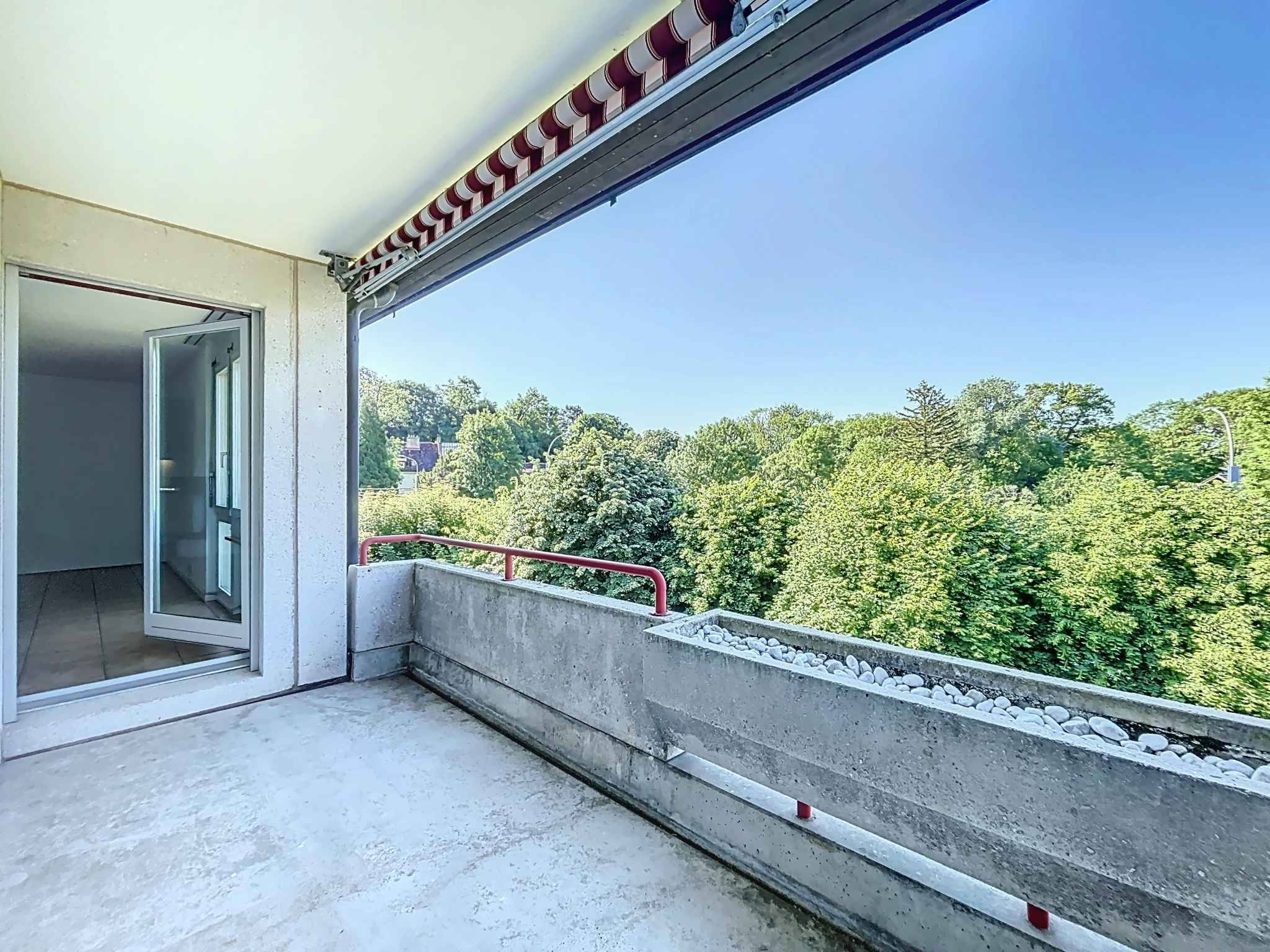 Appartement 4.5 pièces lumineux avec balcon et place de parc